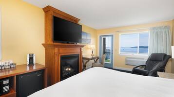 Deluxe Room, 1 King Bed, Fireplace, Bay View | In-room safe, blackout drapes, iron/ironing board