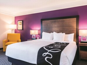 Rom, 1 kingsize-seng, ikke-røyk | Sengetøy av topp kvalitet, skrivebord og strykejern/-brett