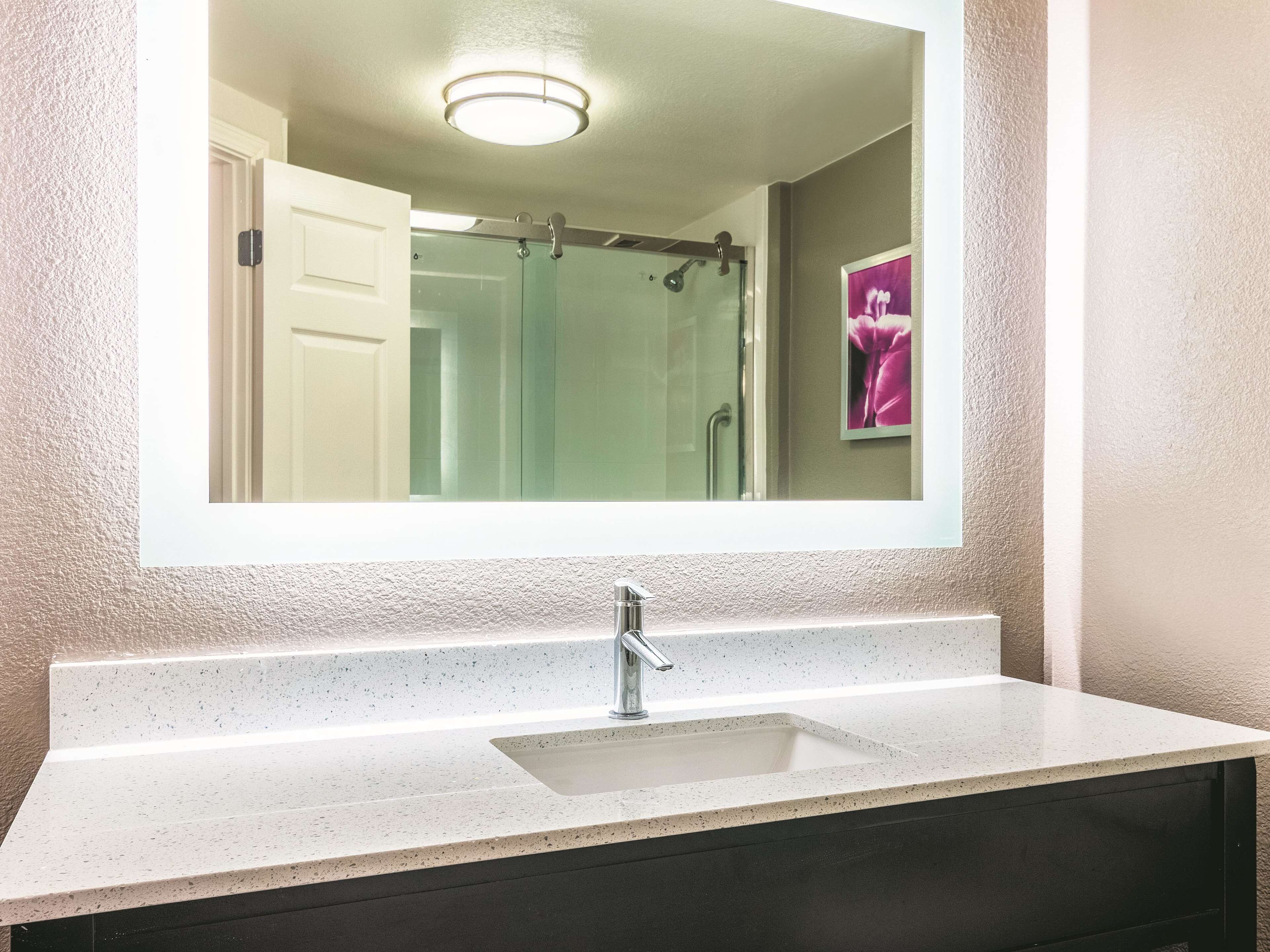 combined shower/bathtub, free toiletries, hair dryer, towels