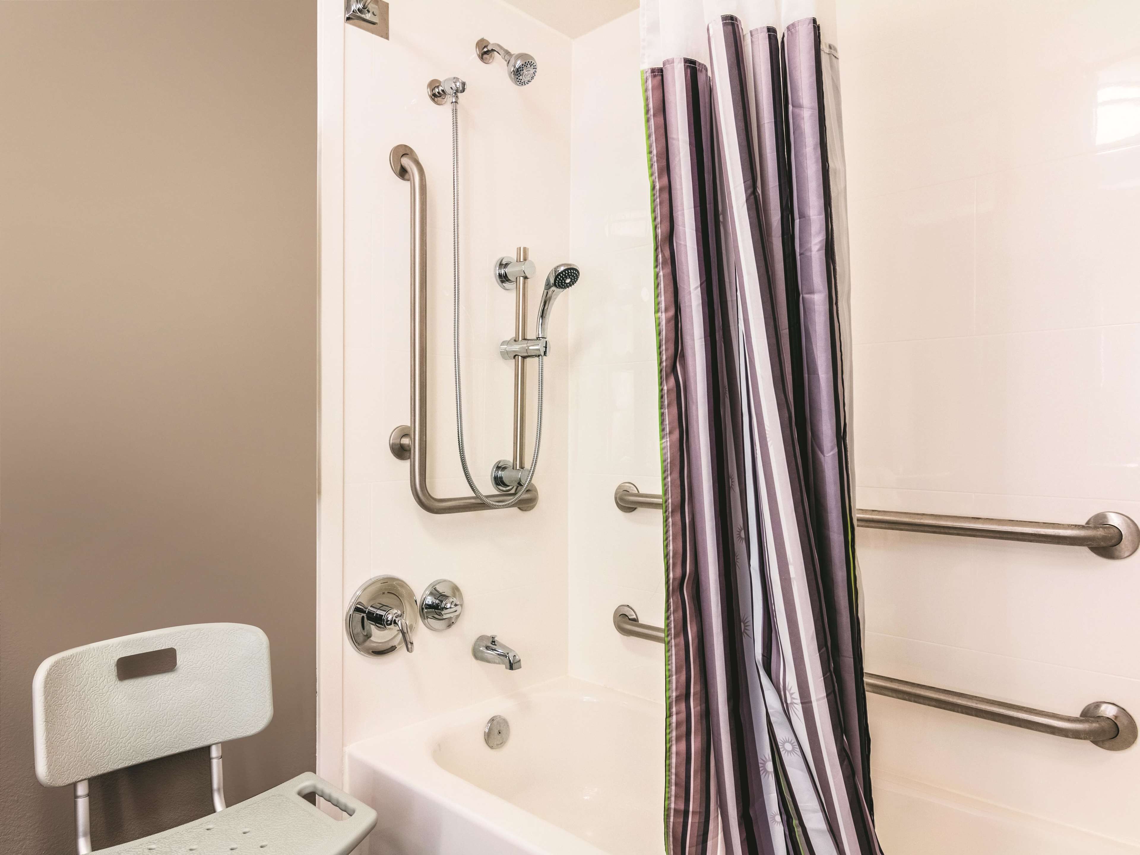 combined shower/bathtub, free toiletries, hair dryer, towels