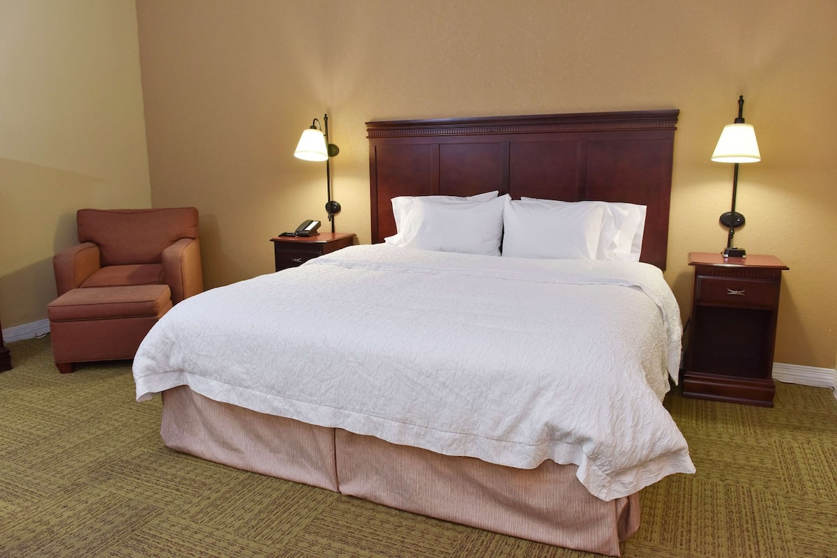 One King Bed, Non-Smoking, Roll In Shower | 1 bedroom, Frette Italian sheets, premium bedding, memory foam beds
