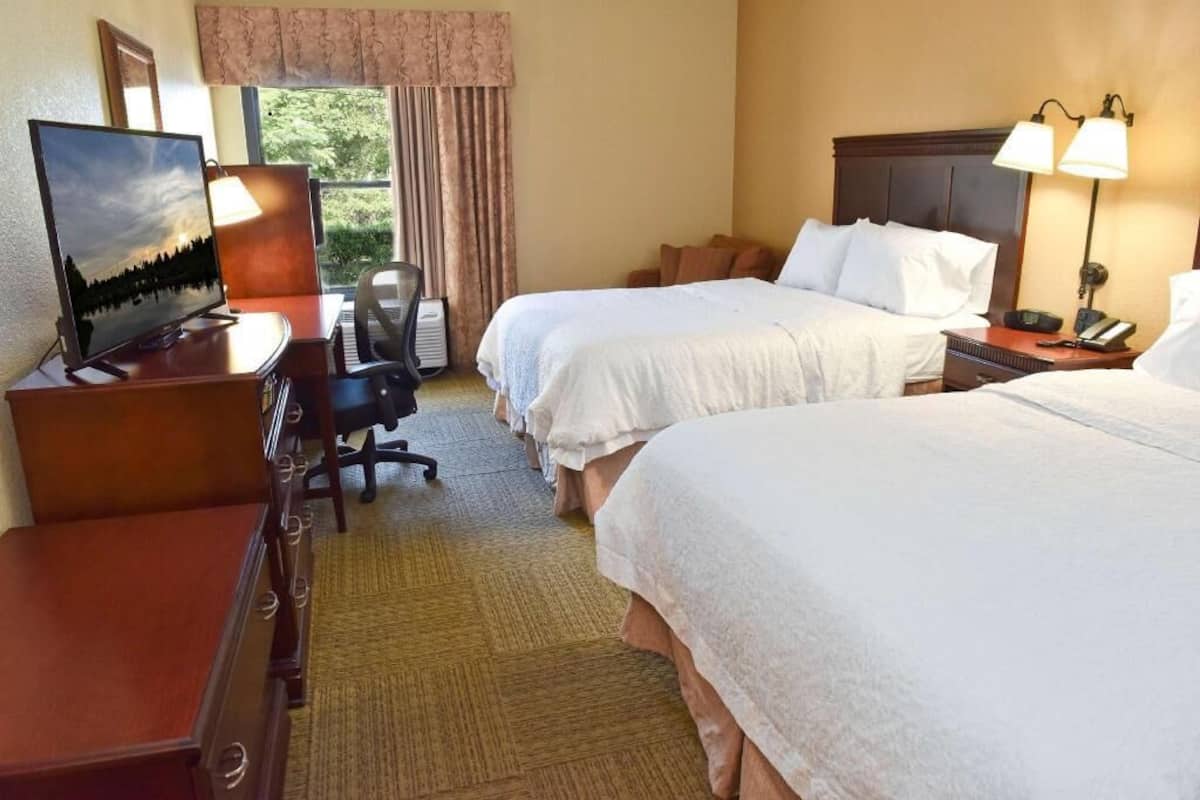 1 bedroom, Frette Italian sheets, premium bedding, memory foam beds