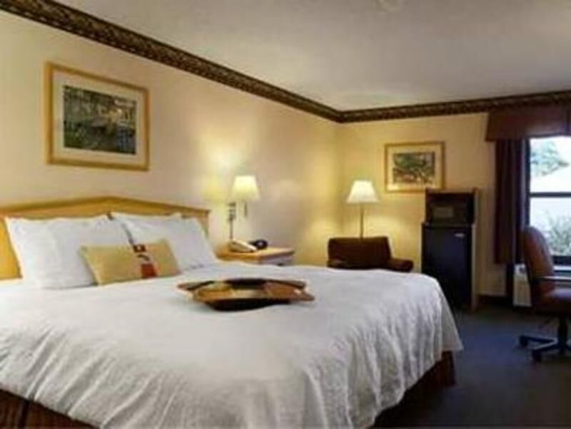 1 bedroom, Frette Italian sheets, premium bedding, memory foam beds