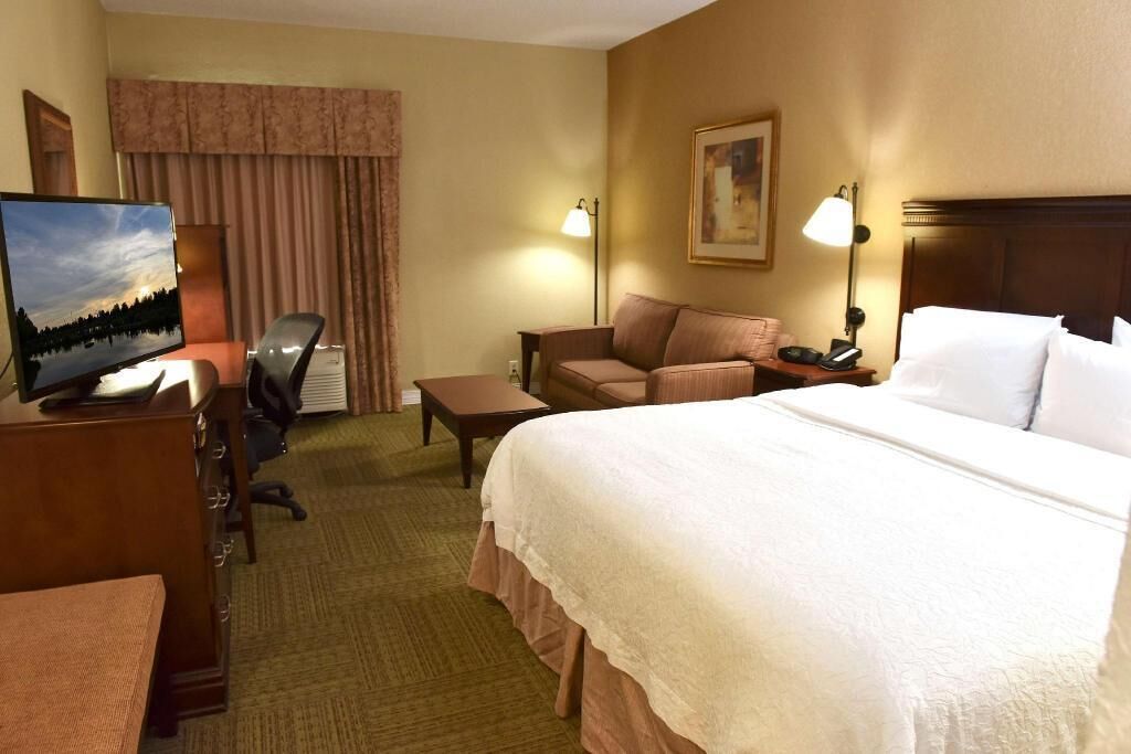 1 bedroom, Frette Italian sheets, premium bedding, memory foam beds