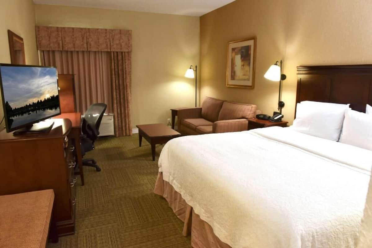 1 bedroom, Frette Italian sheets, premium bedding, memory foam beds