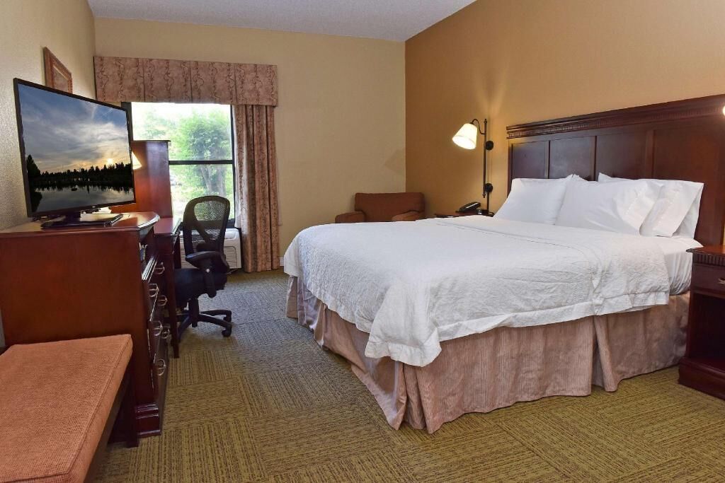 1 bedroom, Frette Italian sheets, premium bedding, memory foam beds