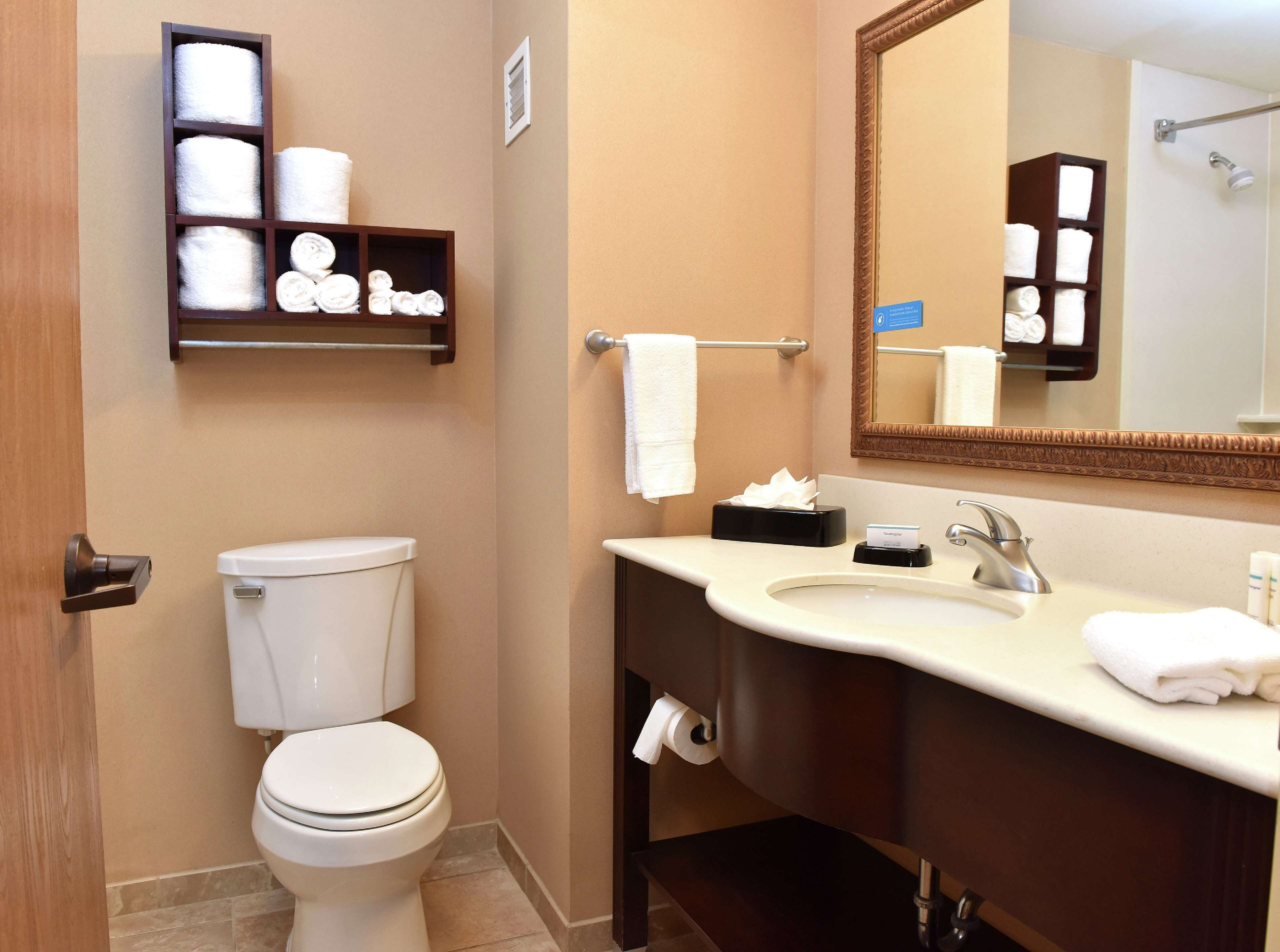 deep-soaking bathtub, hydromassage showerhead, designer toiletries