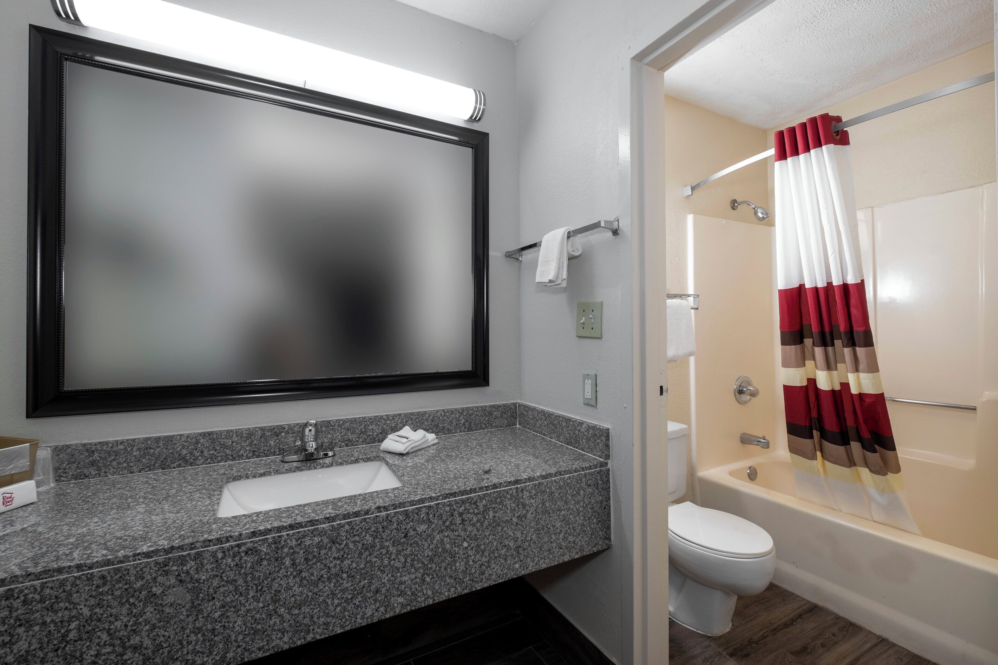 Deluxe Room, 2 Queen Beds, Smoking | Bathroom | Combined shower/tub, free toiletries, towels