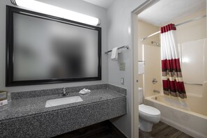 Deluxe Room, 2 Queen Beds, Smoking | Bathroom | Combined shower/tub, free toiletries, towels - Red Roof Inn West Point (West Point)