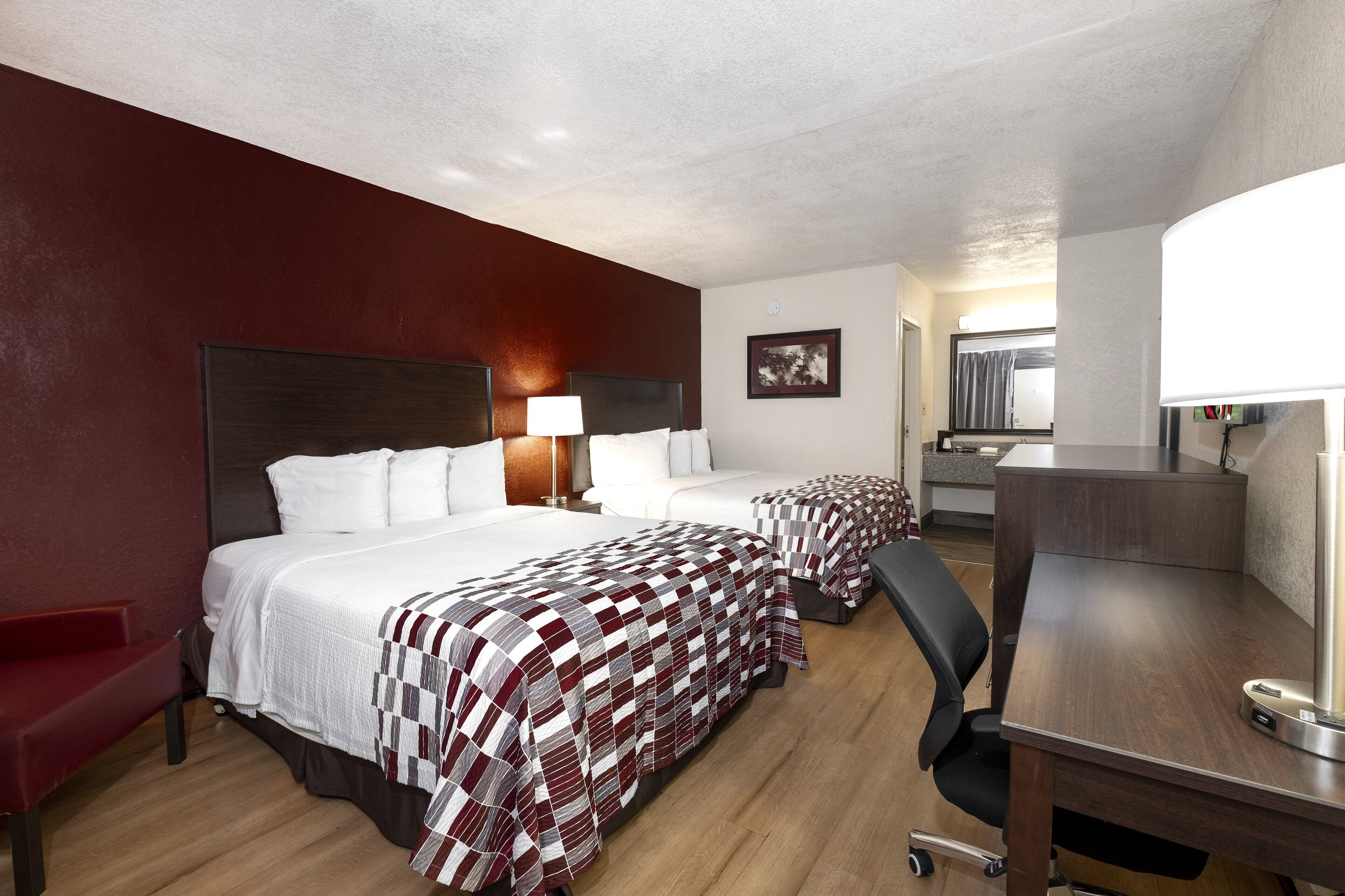 Truy cập Internet không dây miễn phí, bộ trải giường, đồng hồ báo thức 