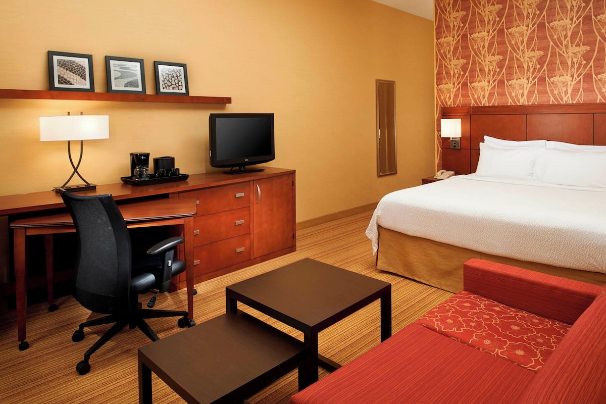 Pillowtop beds, in-room safe, desk, laptop workspace