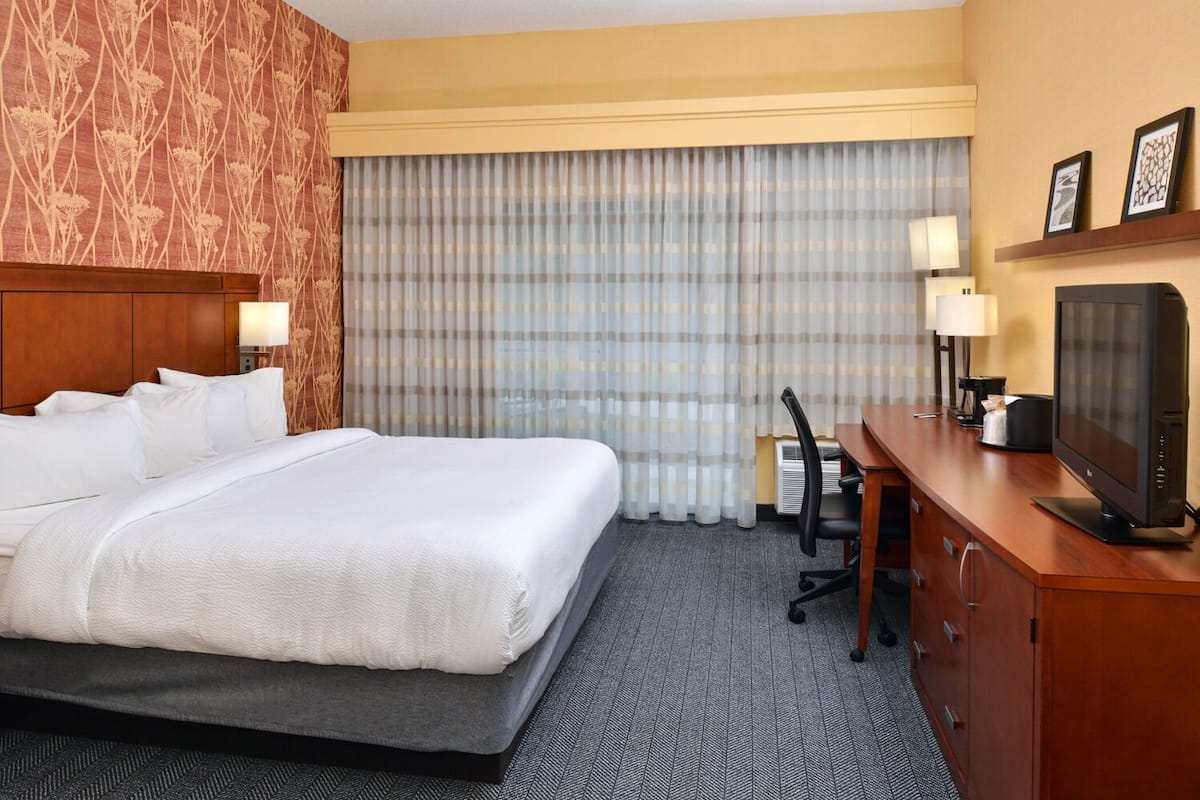 Pillowtop beds, in-room safe, desk, laptop workspace