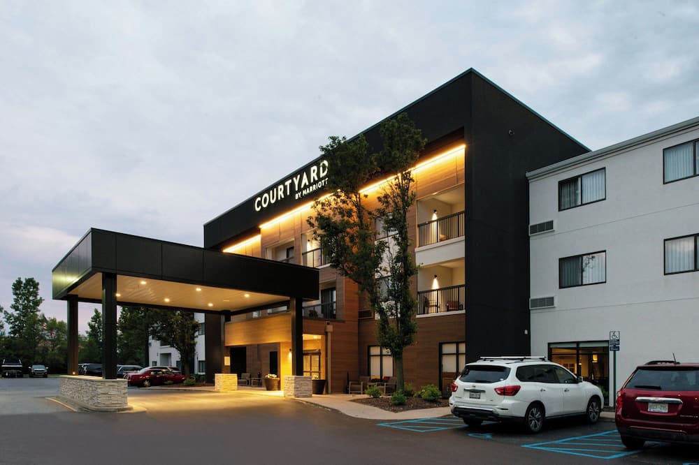 luxury hotels in Detroit