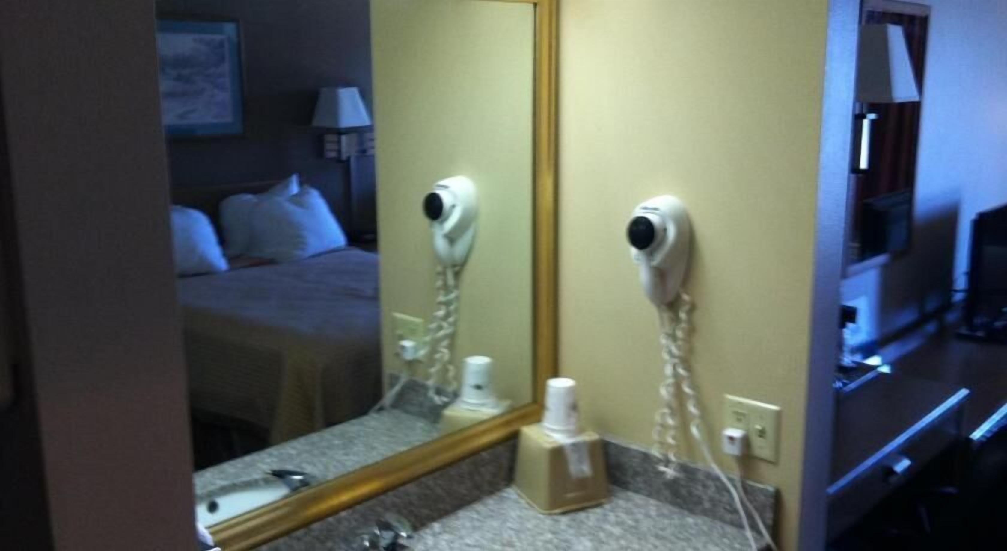 Caja de seguridad en la habitación y escritorio 