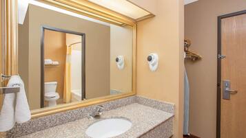 Secador de pelo, toallas