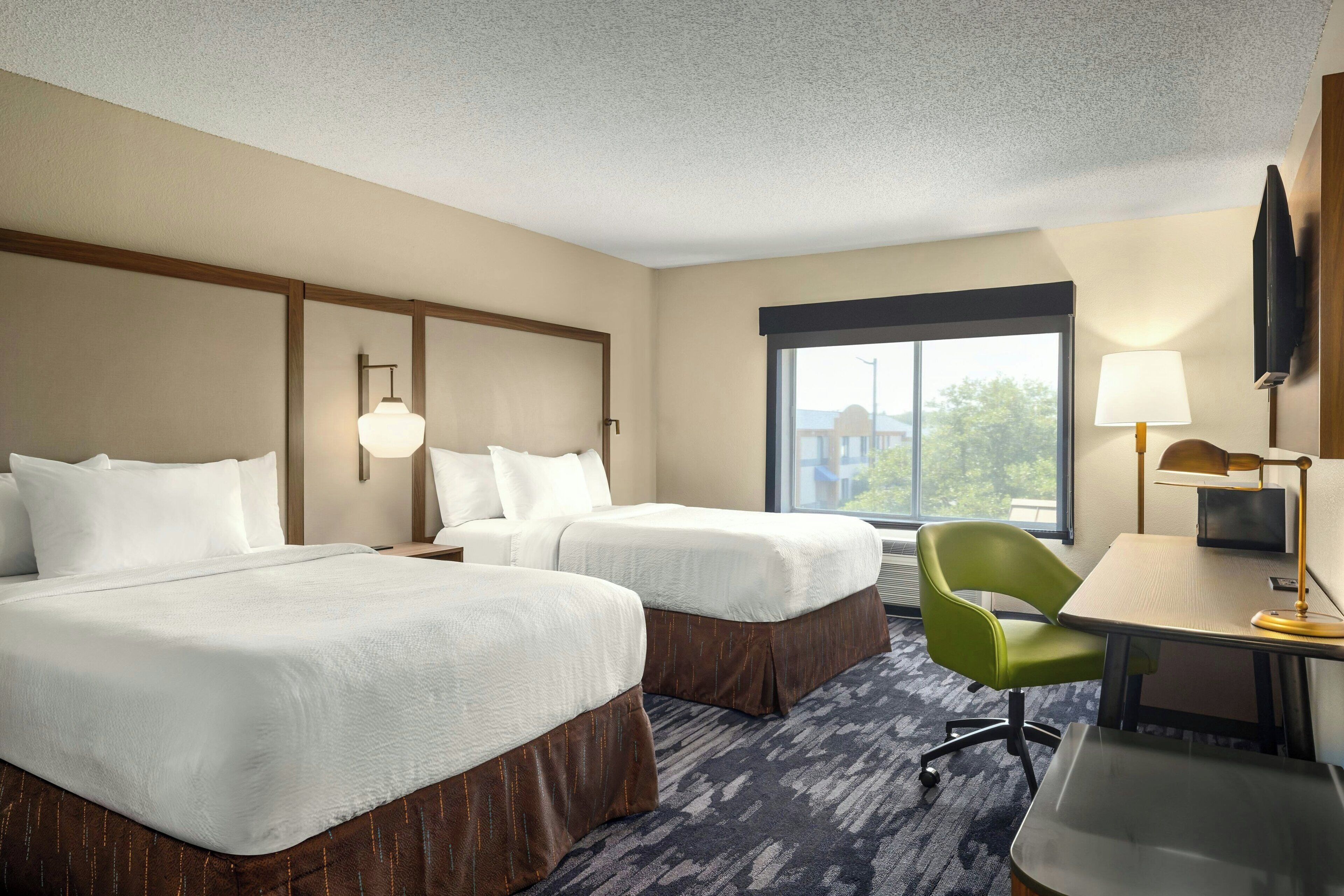 Habitación, 2 camas dobles | Ropa de cama de alta calidad, escritorio, cortinas opacas