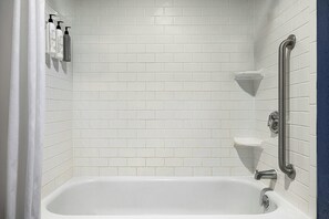 Amenidades de baño gratuitas, secadora de cabello, toallas 