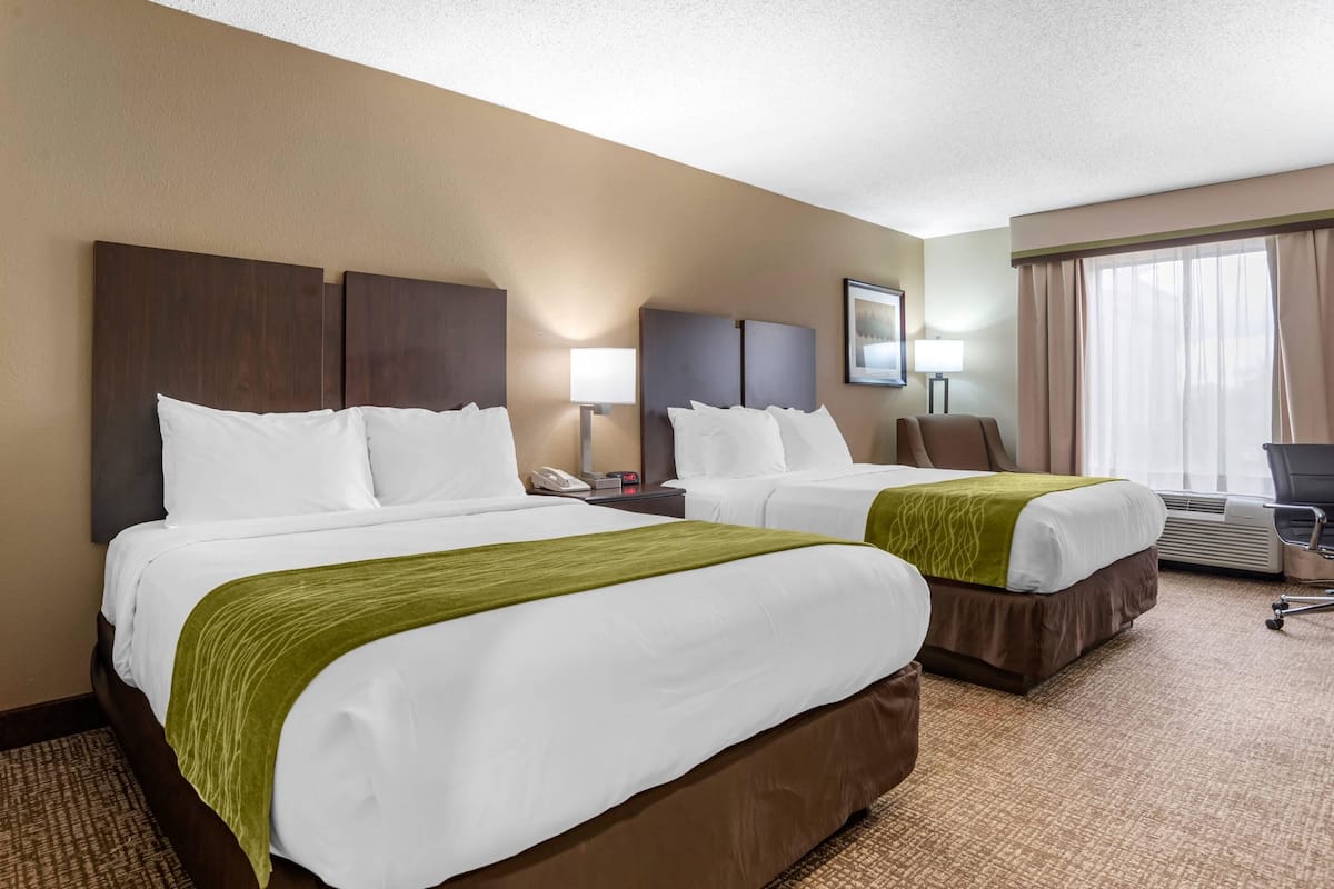 Rom – standard, 2 queensize-senger | Skrivebord, strykejern/-brett, wi-fi (inkludert) og sengetøy