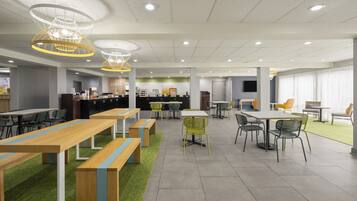 Free daily continental breakfast