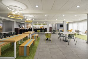 Café da manhã continental grátis todos os dias
