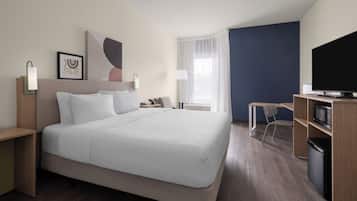 Premium bedding, desk, iron/ironing board, free cots/infant beds