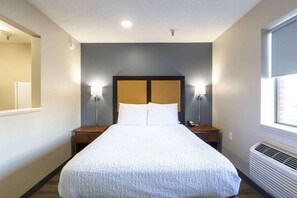 Estudio Deluxe, 1 cama de matrimonio con sofá cama, no fumadores | Escritorio, tabla de planchar con plancha, wifi gratis y ropa de cama