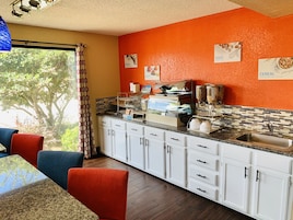 Desayuno de autoservicio incluido todos los días