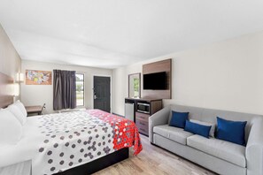 Suite, 1 King Bed, Non Smoking | Iron/ironing board, free WiFi, bed sheets, alarm clocks