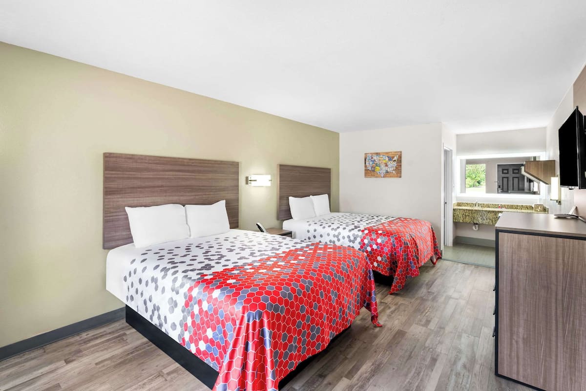 Iron/ironing board, free WiFi, bed sheets, alarm clocks