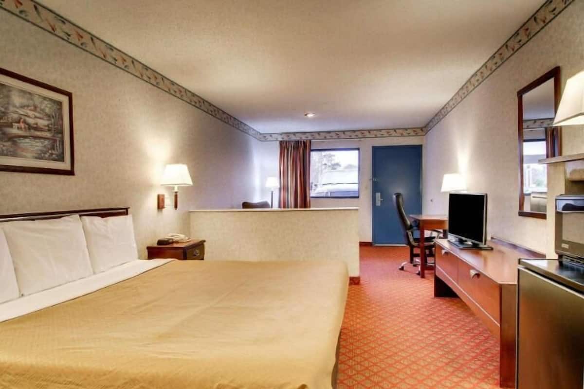 Desk, iron/ironing board, free WiFi, bed sheets