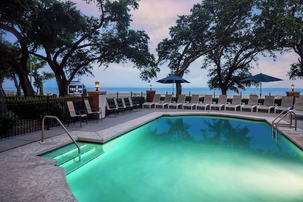 Outdoor pool, pool loungers