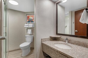 Combined shower/bathtub, free toiletries, hair dryer, towels - Drury Inn & Suites Joplin (Joplin)