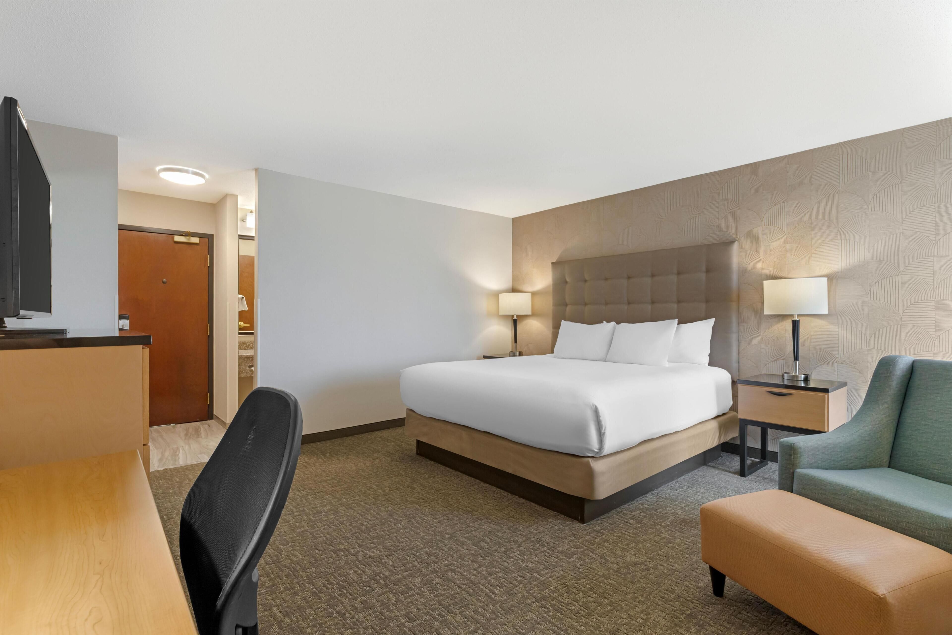 Bureau, espace de travail pour ordinateur portable, rideaux occultants