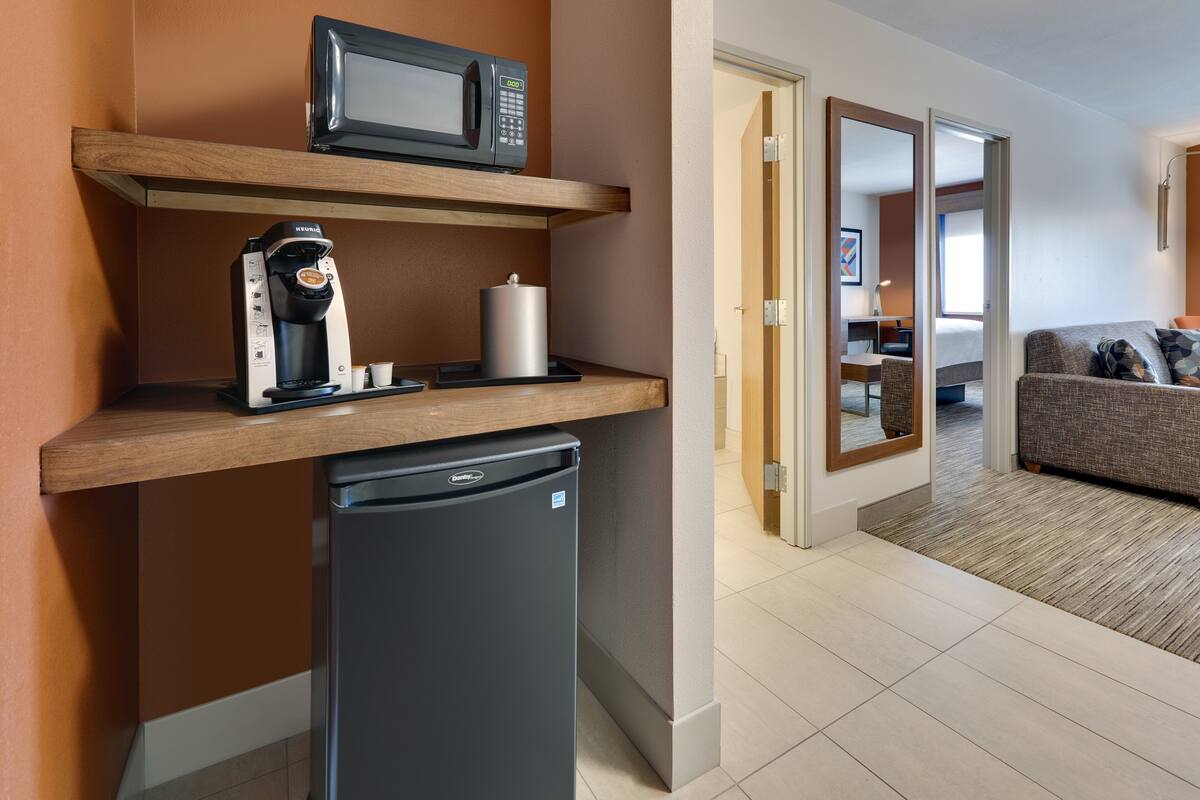 Suite, 1 Bedroom | Room amenity