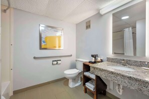 Chambre, 1 grand lit, accessible aux personnes à mobilité réduite, non-fumeur