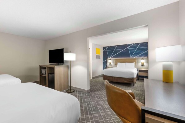 Ropa de cama de alta calidad, escritorio y cortinas blackout