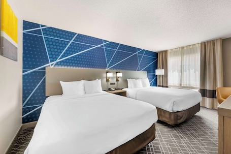 Quarto standard, 2 camas Queen, para não fumantes | Roupas de cama premium, escrivaninha, cortinas blackout