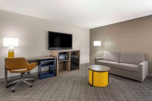 Habitación, 1 cama King size, para no fumadores | Ropa de cama de alta calidad, escritorio y cortinas blackout