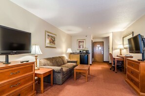 Desk, laptop workspace, blackout curtains, iron/ironing board - Quality Inn Alliance (Alliance)