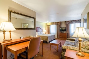 Desk, laptop workspace, blackout curtains, iron/ironing board - Quality Inn Alliance (Alliance)