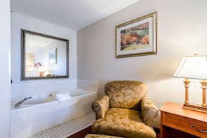 Desk, laptop workspace, blackout curtains, iron/ironing board - Quality Inn Alliance (Alliance)