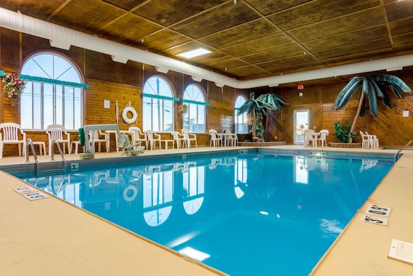 Indoor pool - Quality Inn Alliance (Alliance)