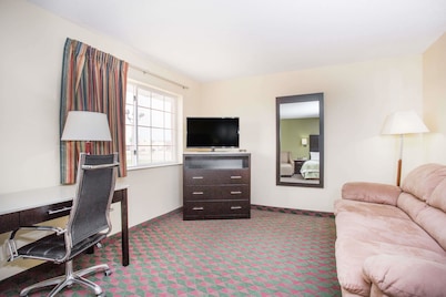 Days Inn by Wyndham Lexington NE