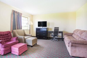 Desk, iron/ironing board, free cots/infant beds, rollaway beds - Days Inn by Wyndham Lexington NE (Lexington)