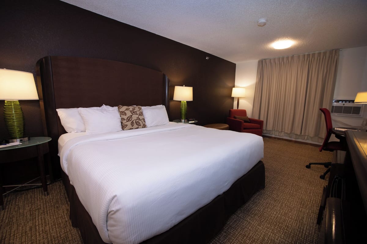 Egyptian cotton sheets, premium bedding, down comforters, pillowtop beds