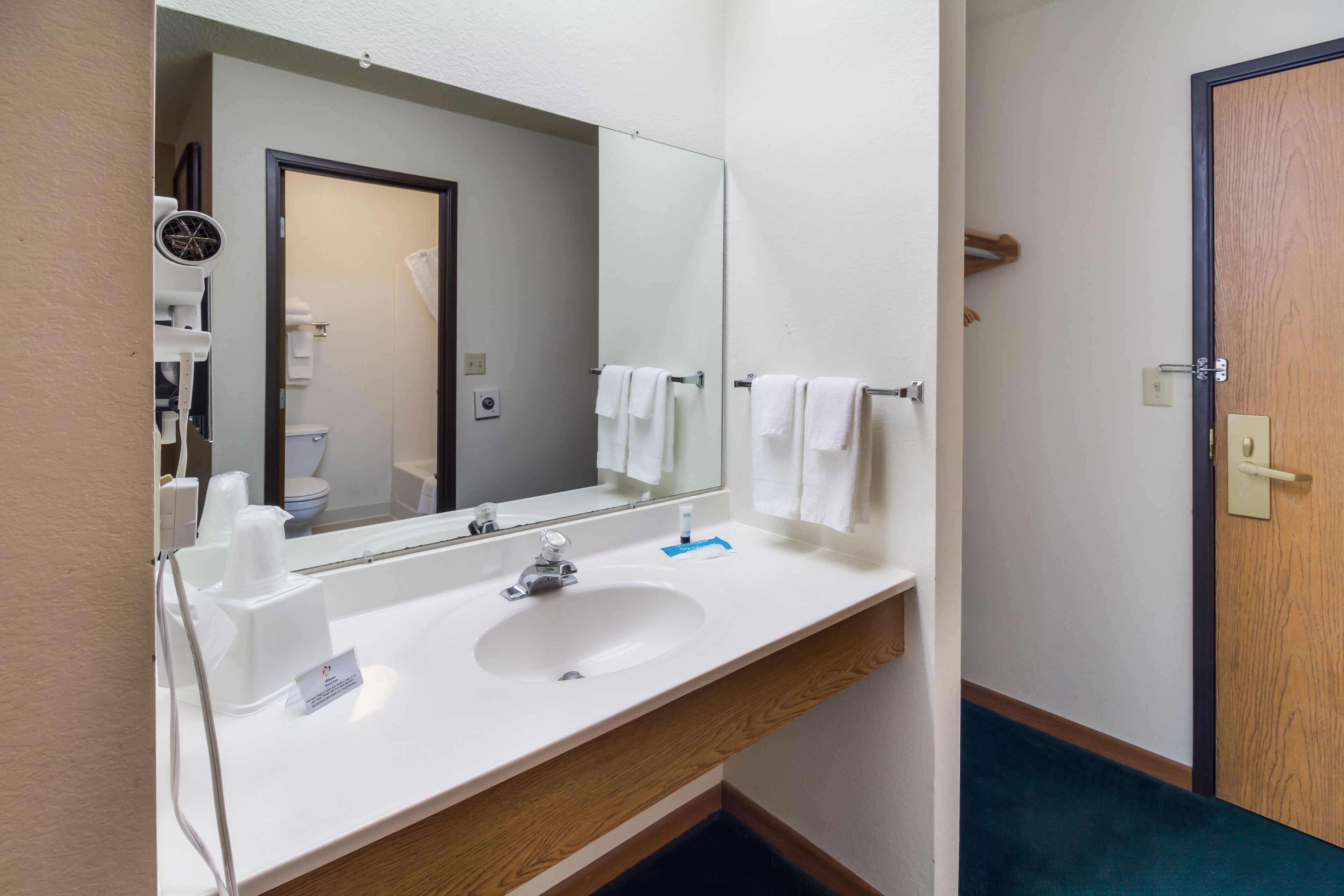 Alliance Hotel And Suites