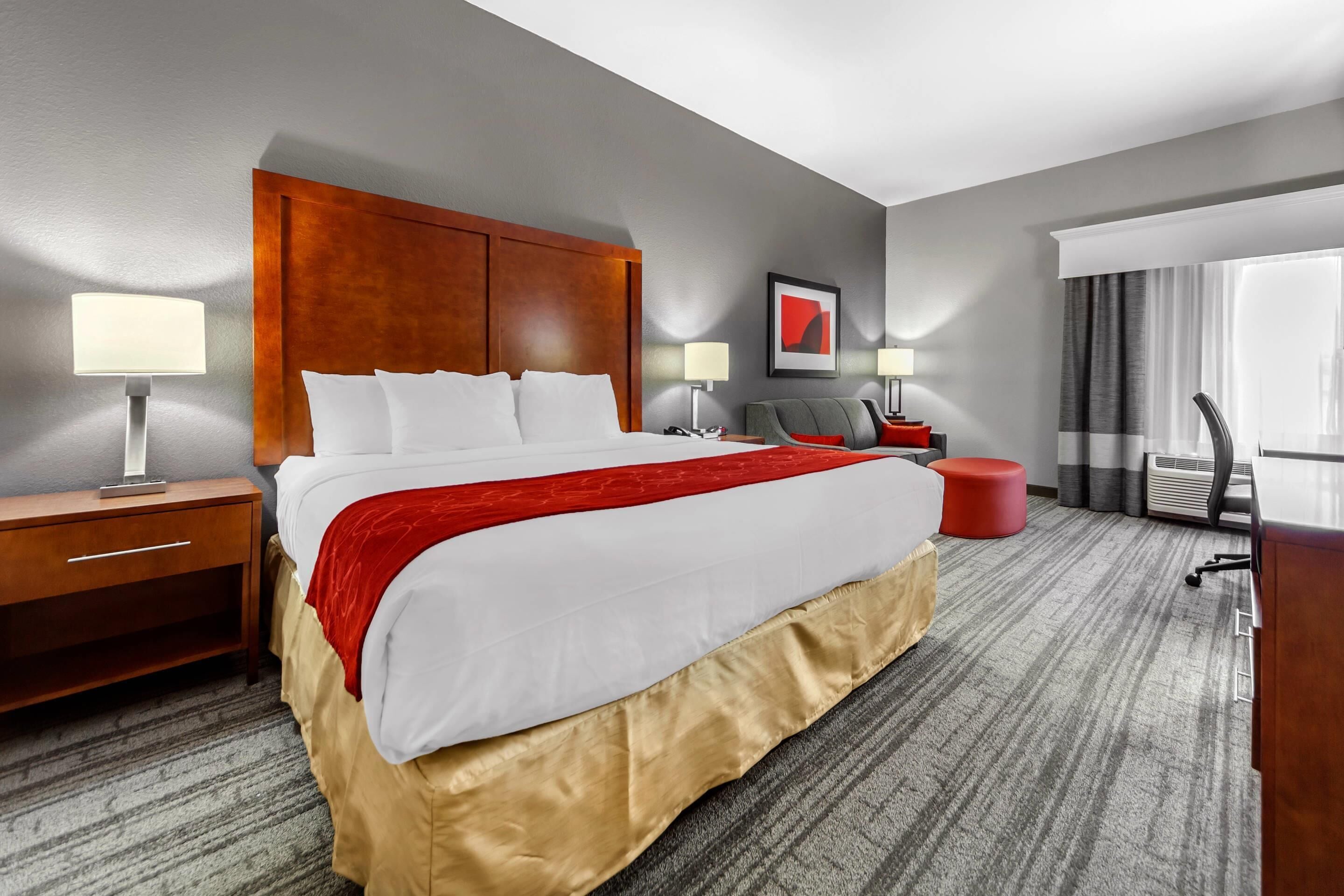 标准房, 1 张特大床, 无烟房 | 高档床上用品、办公桌、遮光窗帘、熨斗/熨衣板