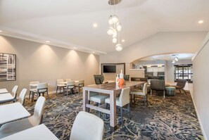 Free daily self-serve breakfast - Sonesta ES Suites Reno (Reno)