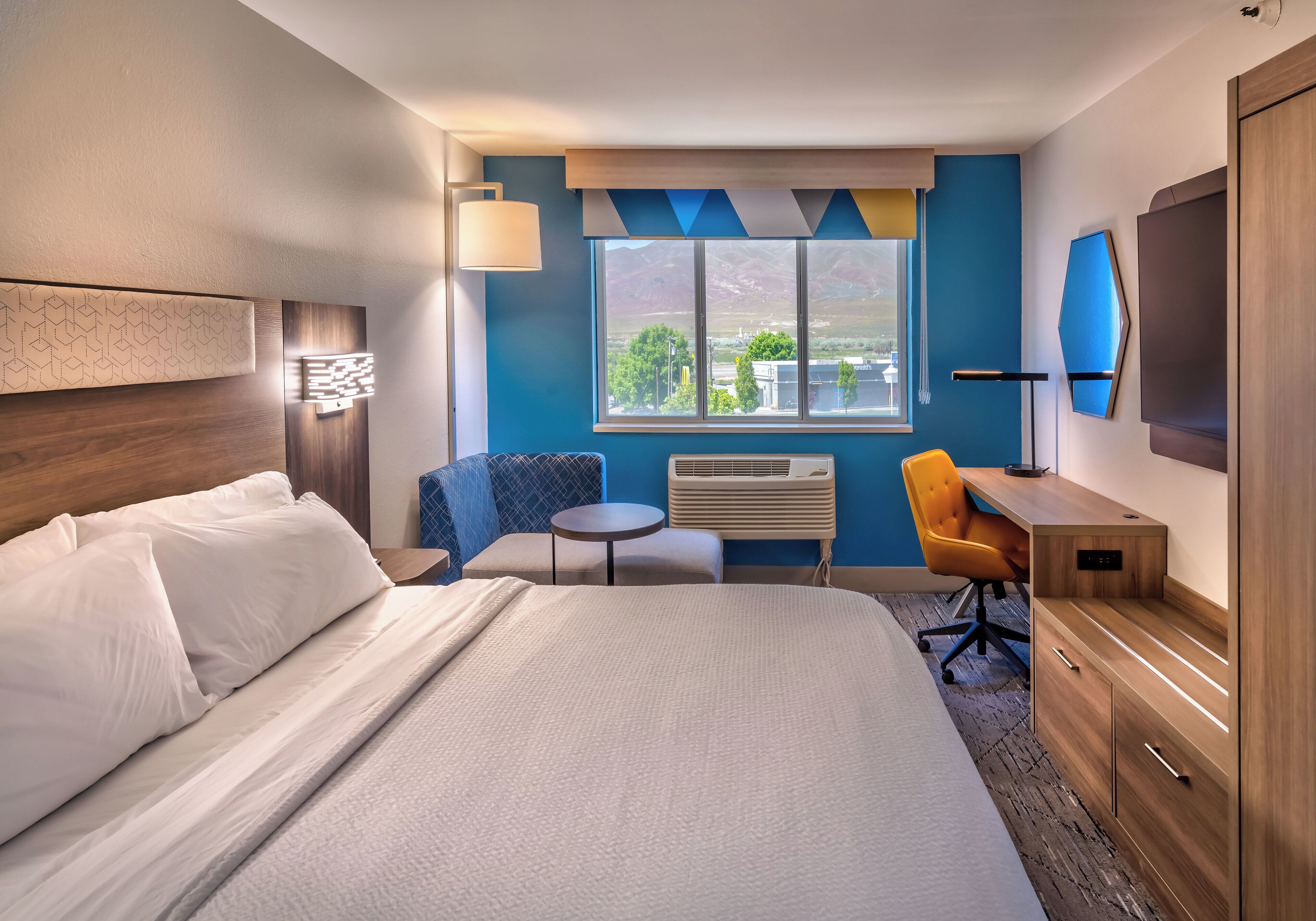 standard room, 1 king bed | 1 bedroom, hypo-allergenic bedding, desk, blackout curtains