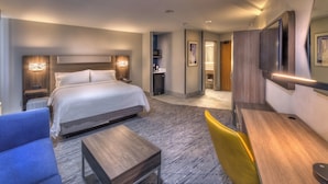 A modern hotel room with a large bed, a desk, a chair, and a TV mounted on the wall. - Holiday Inn Express Winnemucca by IHG (Winnemucca)